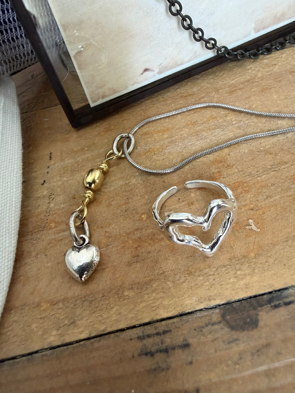 Grateful Heart Gift Box – Trucker Hat, Heart Necklace, Silver Ring & 5×7 Art Print